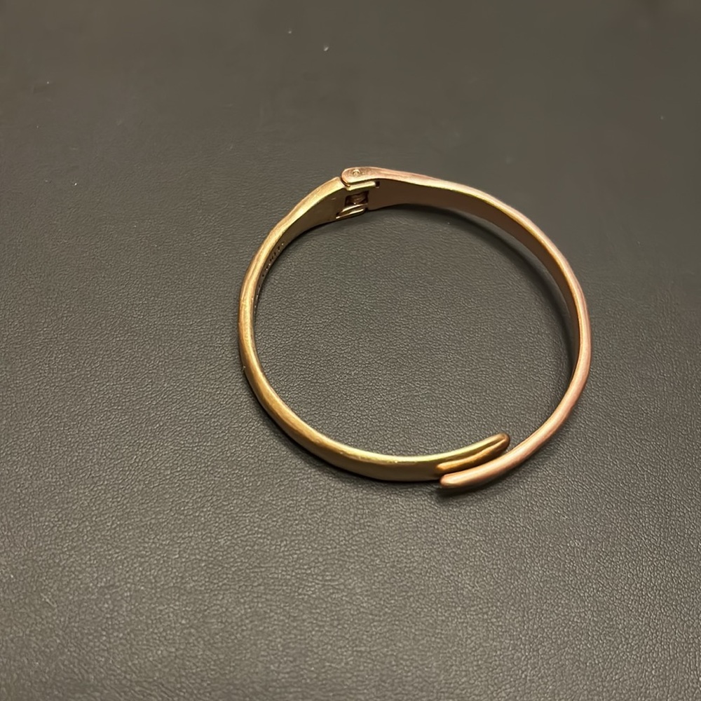 Gold/copper hinge bangle - Picture 2 of 3